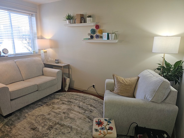 Exploring Traditional Therapy and Life Coaching: Path to Private and Personal Growth